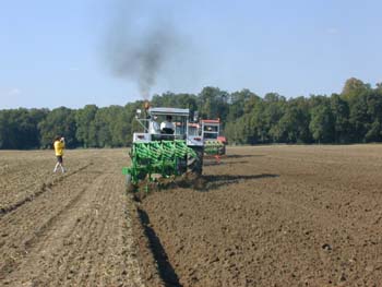 Schl&uuml;tertraktoren mit Gassnerpfl&uuml;ge auf Gut Rohrenfeld 2004(Sch&auml;lpflug 8-Scharen 300PS)